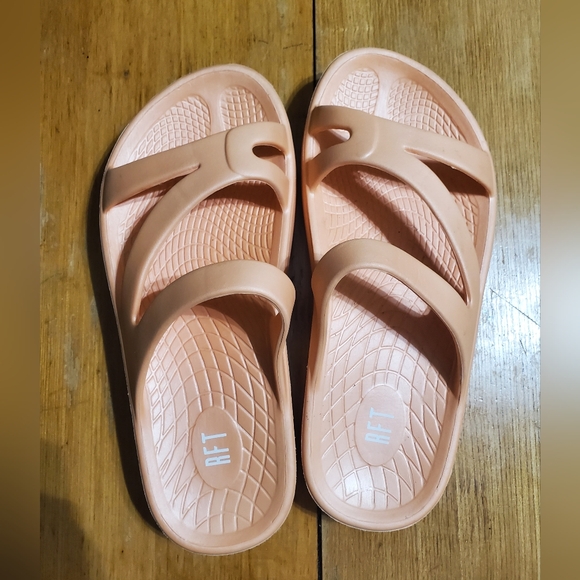 RFT womens sandals Size 7 - Picture 9 of 9